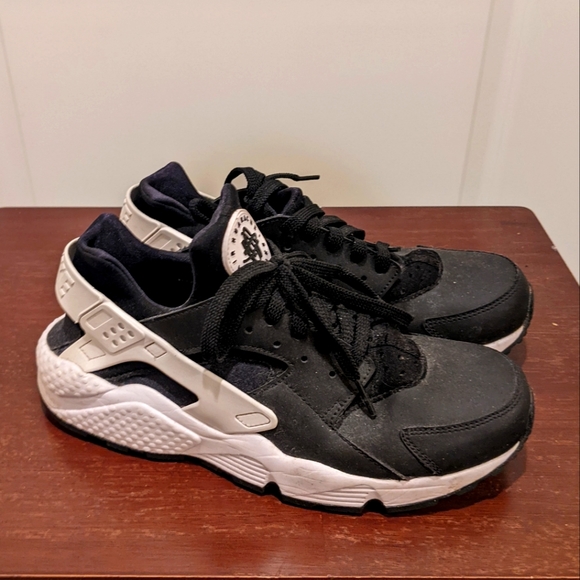 Nike Other - Men's 9.5 Nike Air Huarache Black and White Trainers